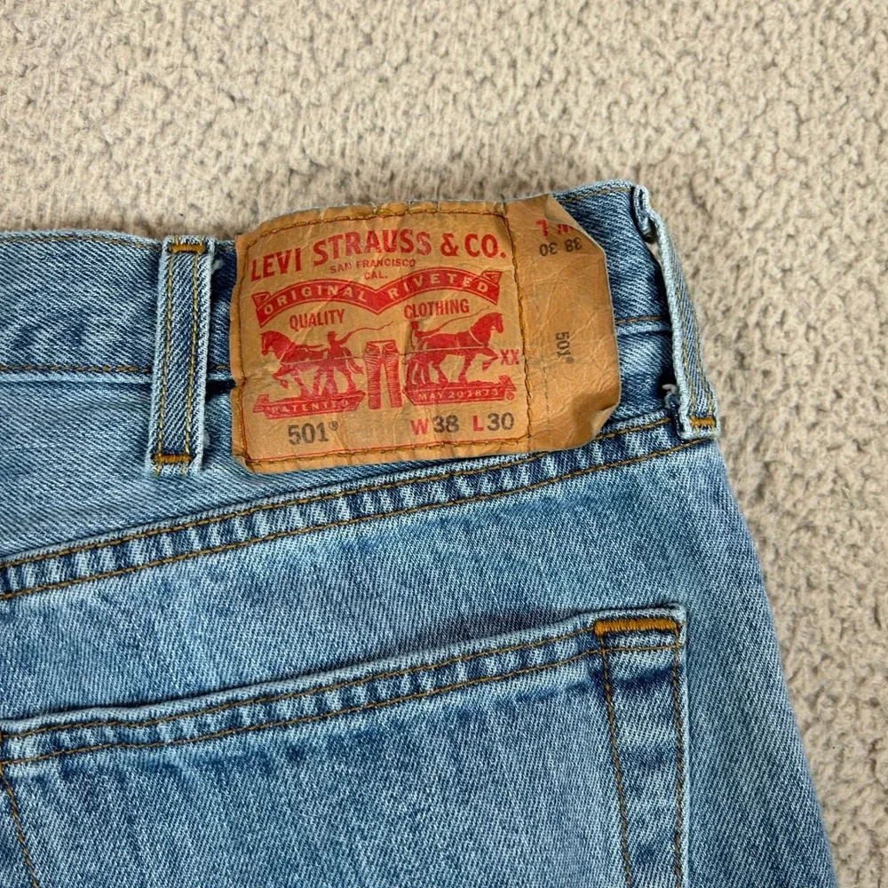 Levis 501 Original Fit Mens Light Wash Blue Denim Jeans 38x30 Button Fly